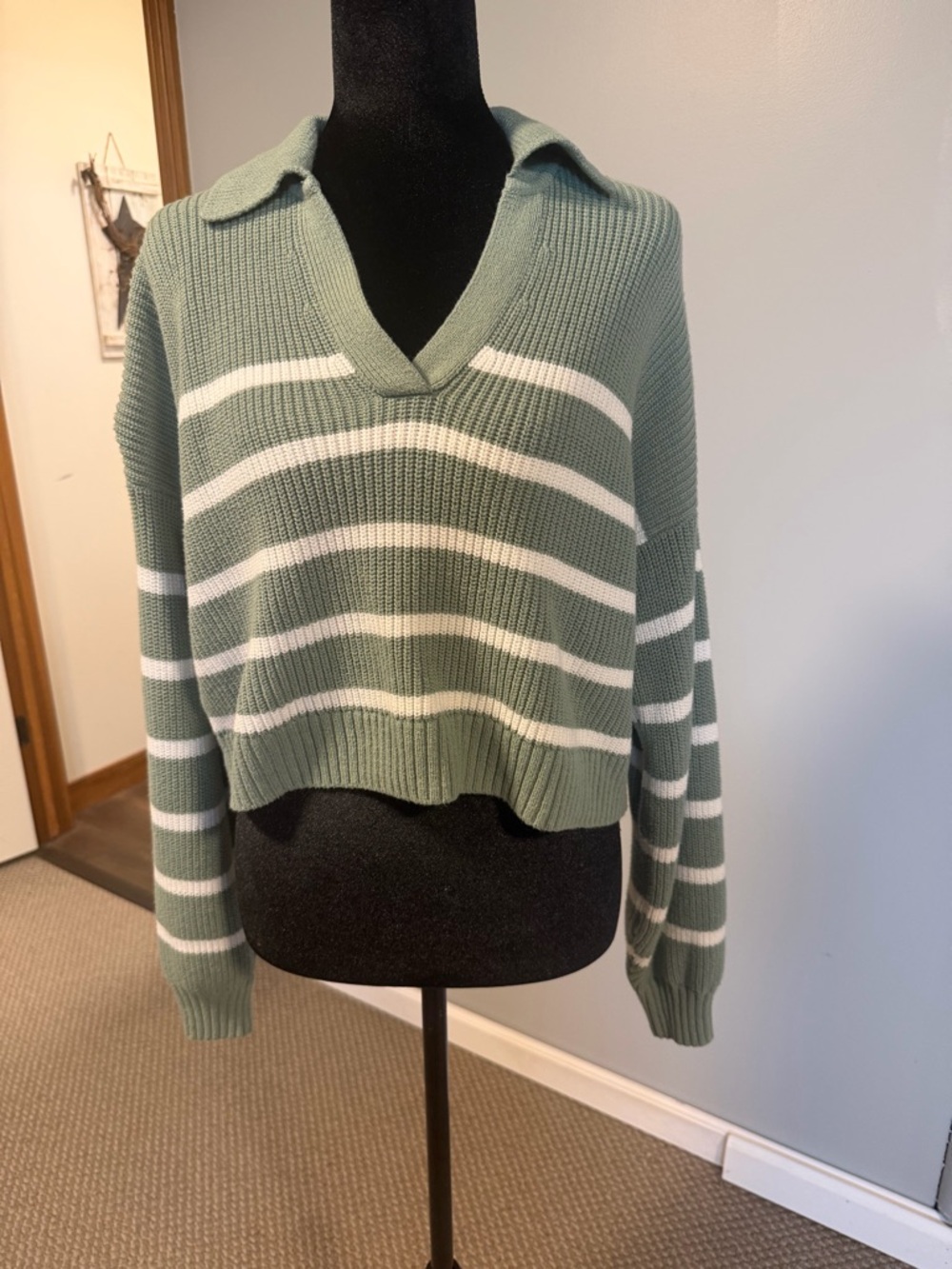 Hollister Green Striped Cropped Sweater Size Small Collared V-Neck Knit Top